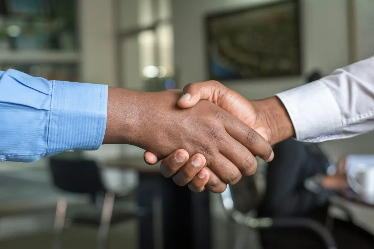 Perbandingan trust signal website B2B dan B2C untuk bisnis jasa Indonesia