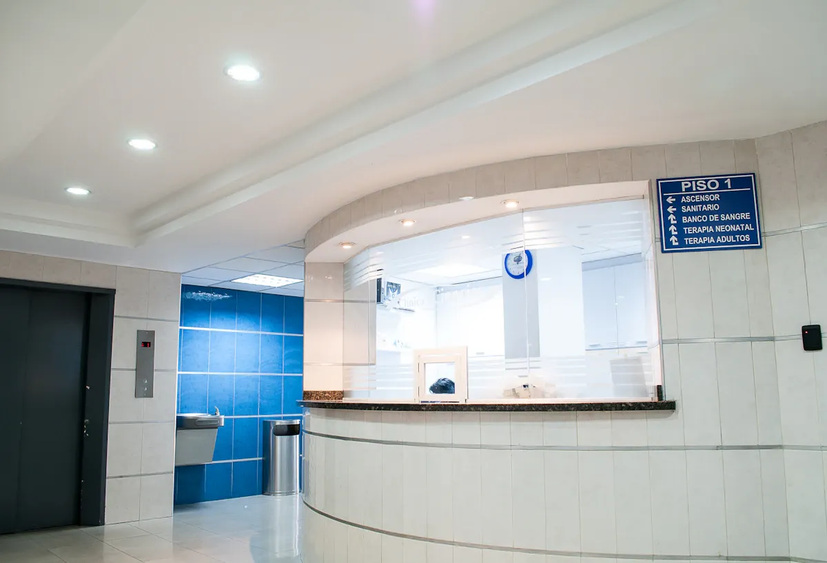 Interior klinik modern di kawasan Lippo Karawaci Tangerang yang profesional